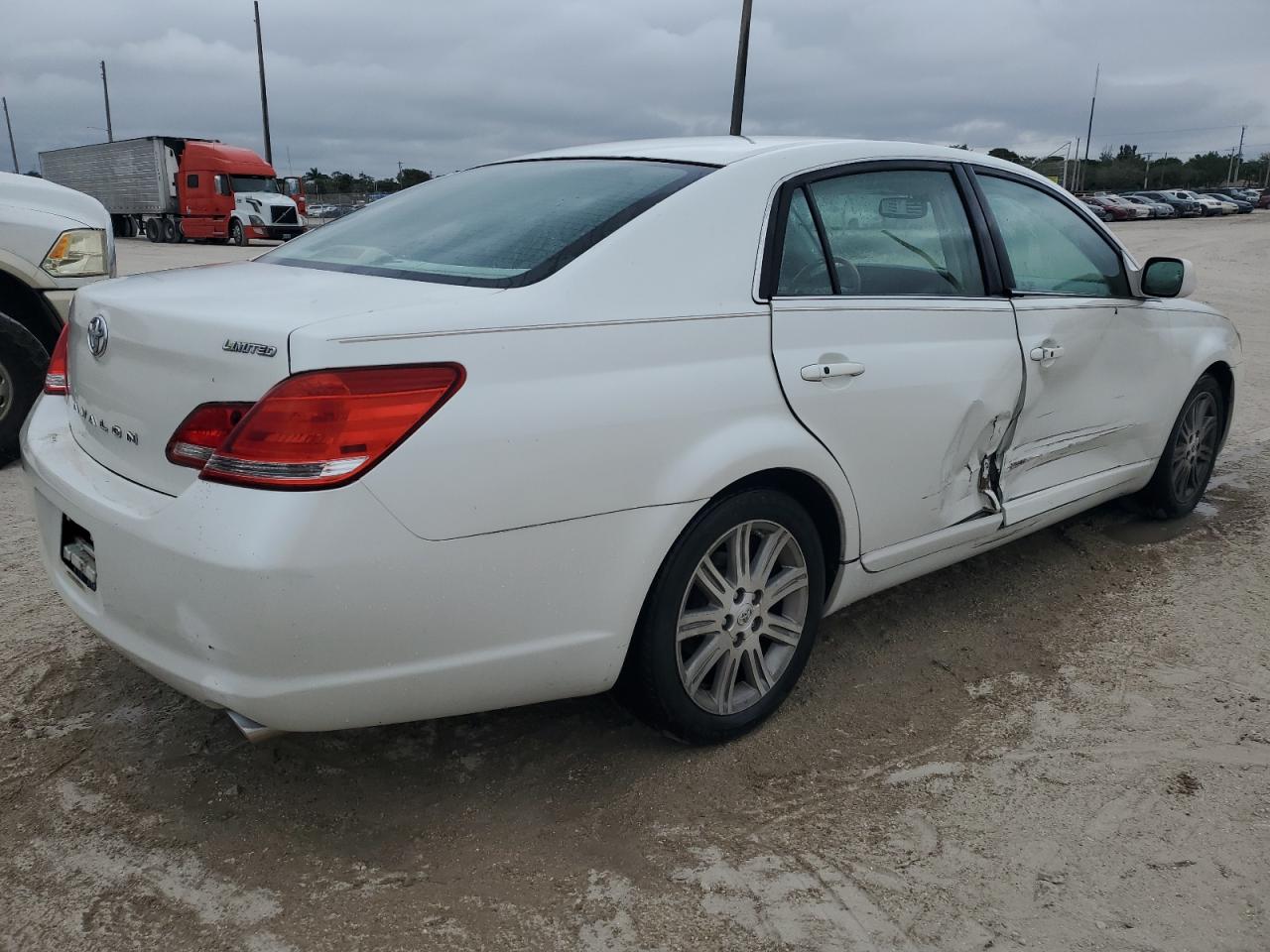 2007 Toyota Avalon - Image 3
