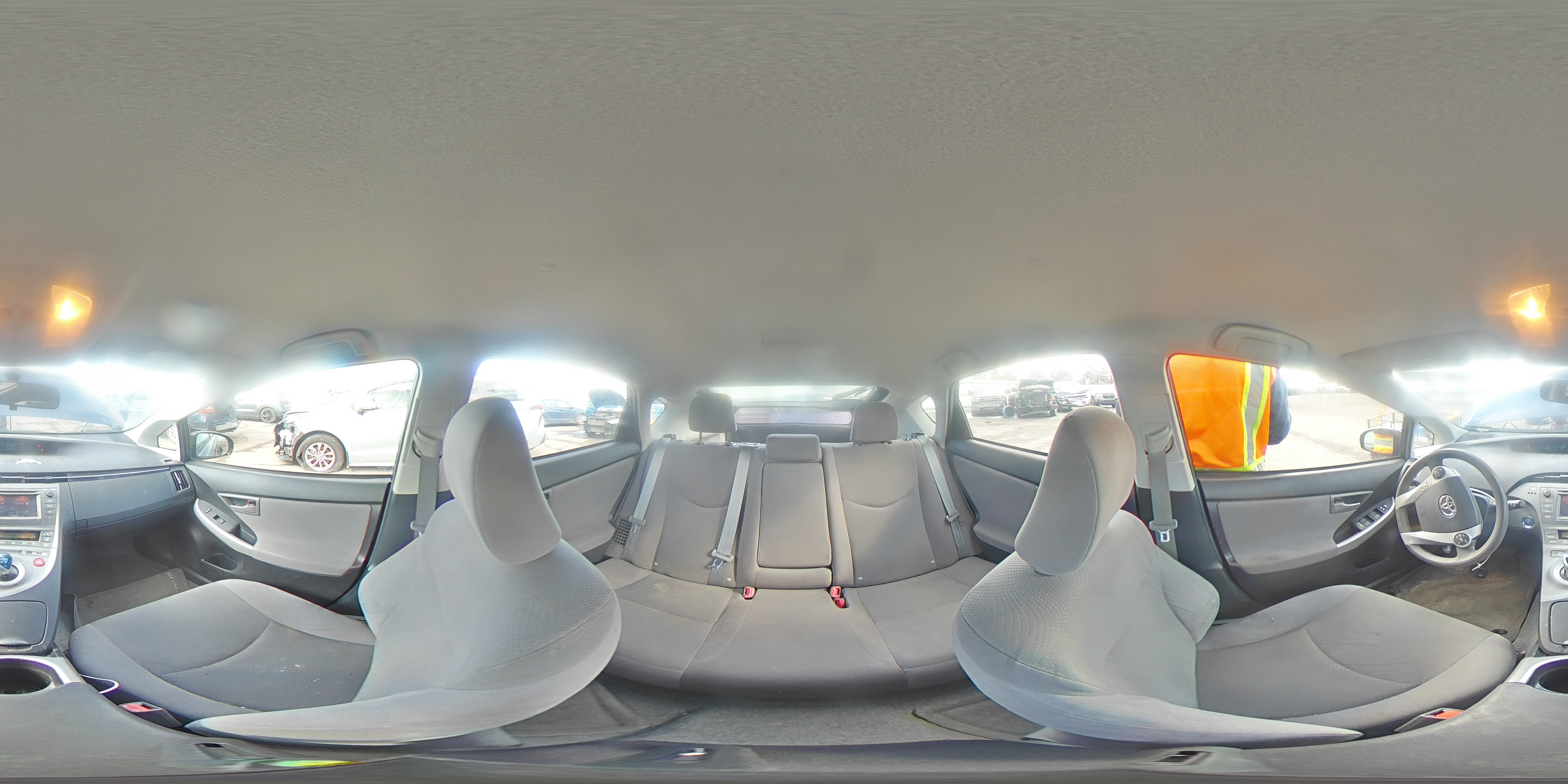 2014 Toyota Prius - Image 13