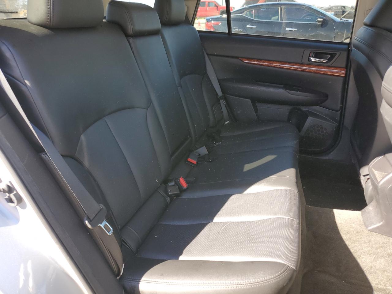 2012 Subaru Outback - Image 11