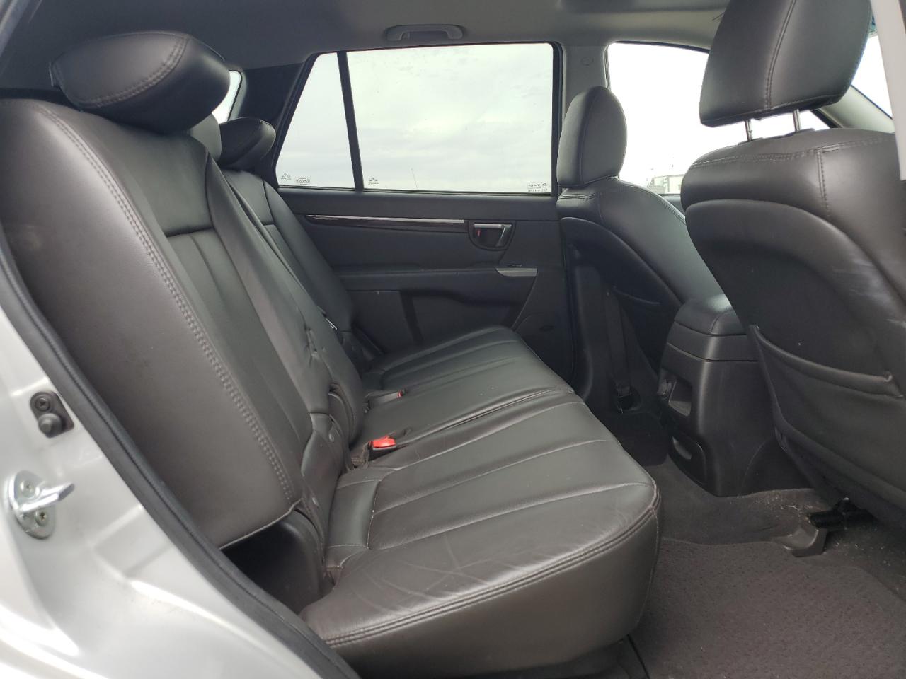 2012 Hyundai Santa Fe - Image 11