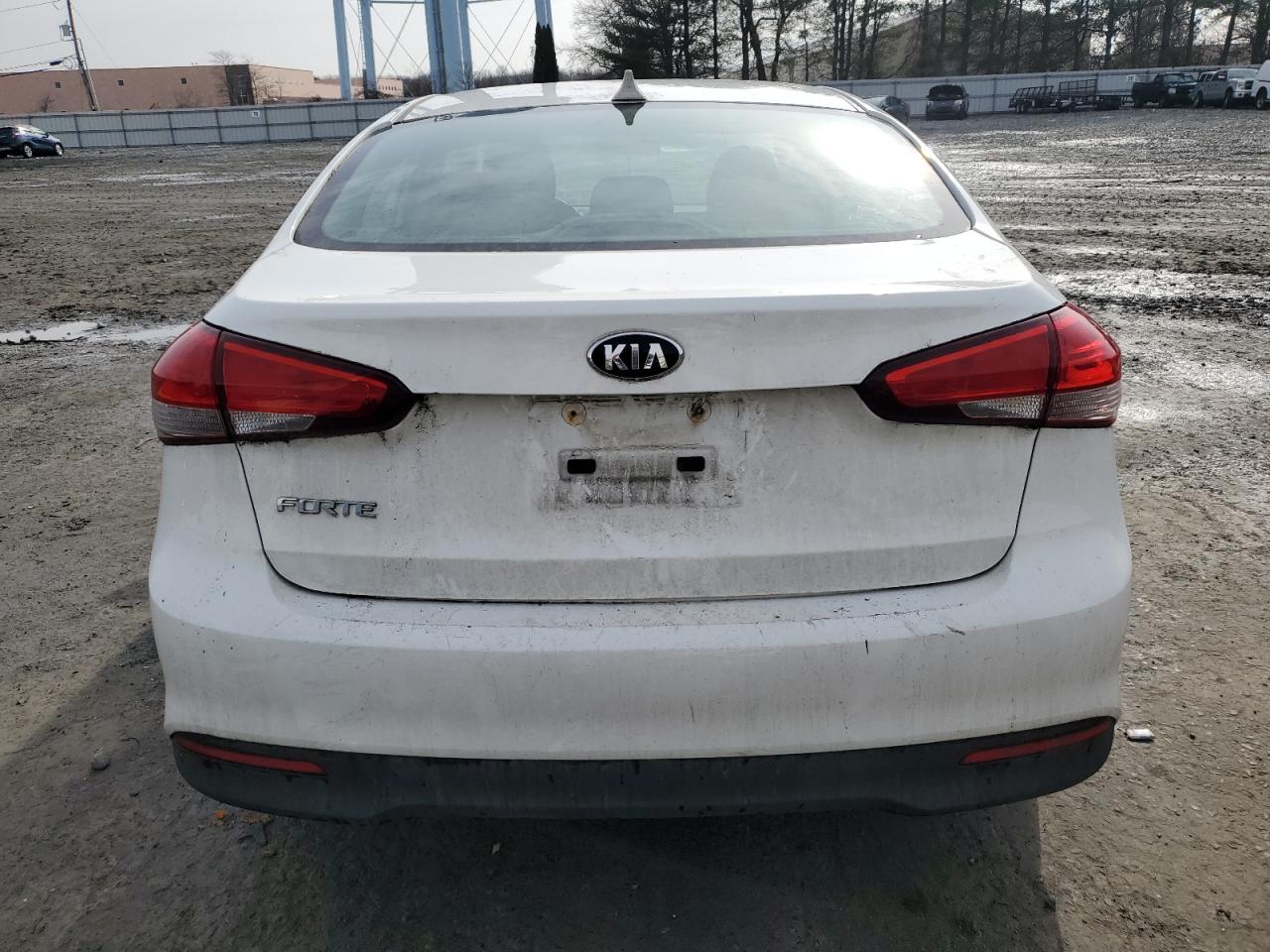 2017 Kia Forte - Image 6