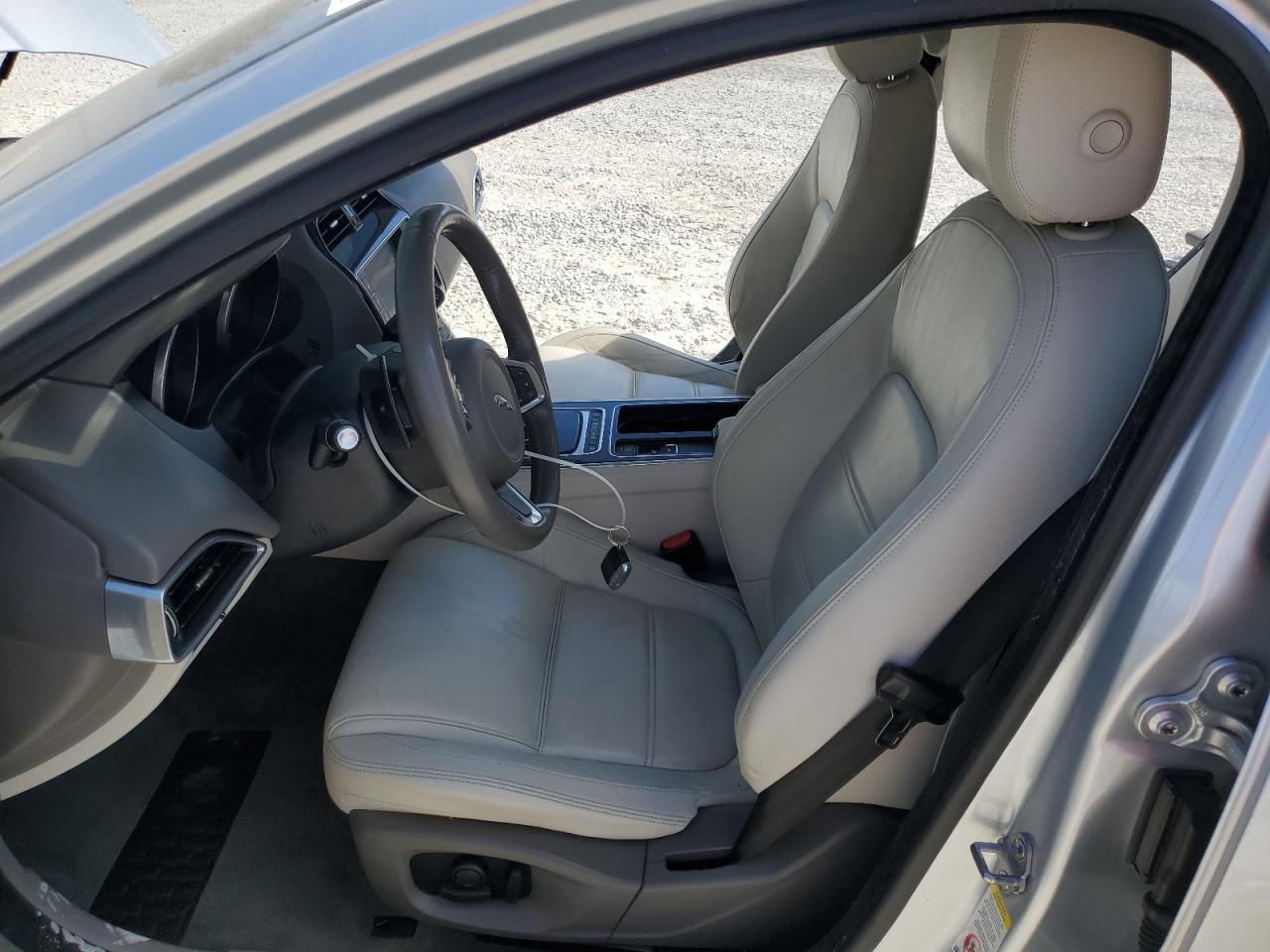 2018 Jaguar XE - Image 7