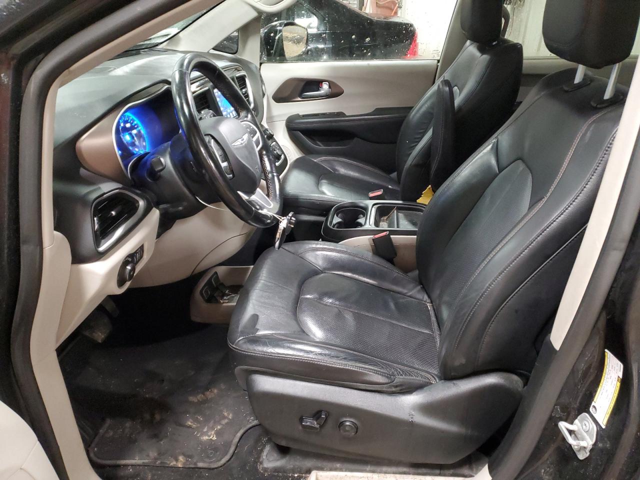 2019 Chrysler Pacifica - Image 7