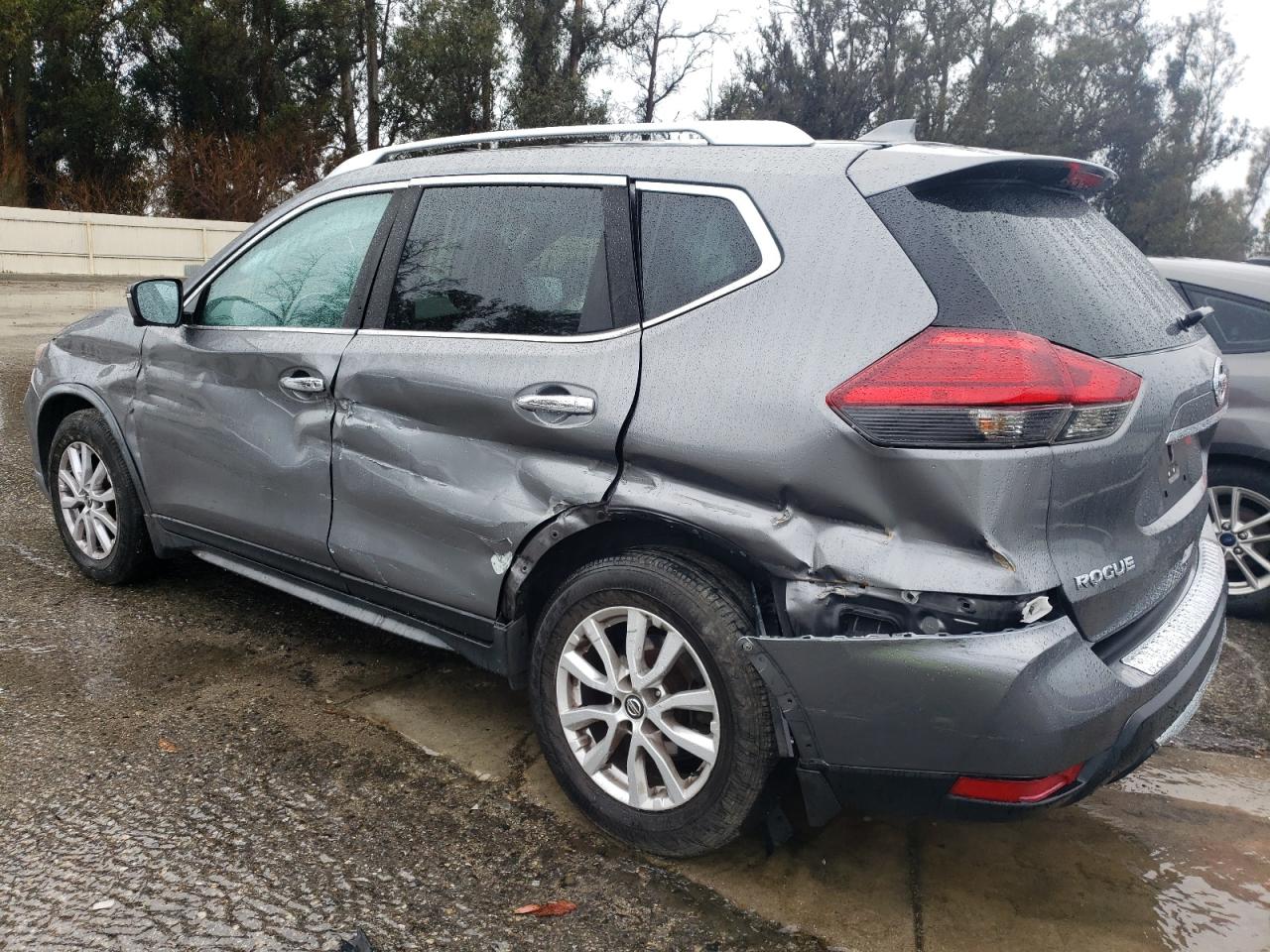 2017 Nissan Rogue - Image 2