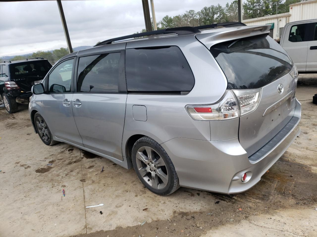 2012 Toyota Sienna - Image 2
