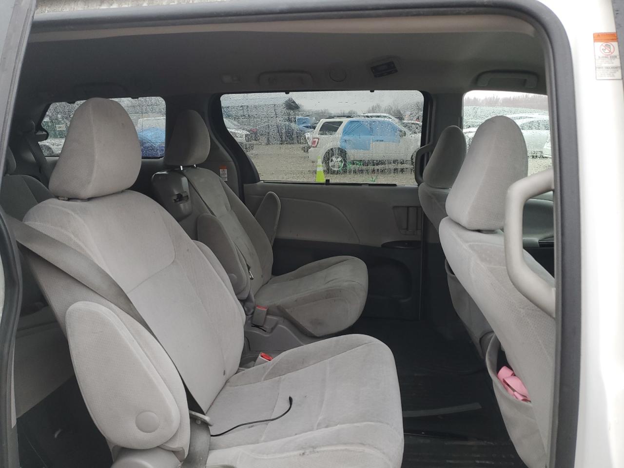 2015 Toyota Sienna - Image 11