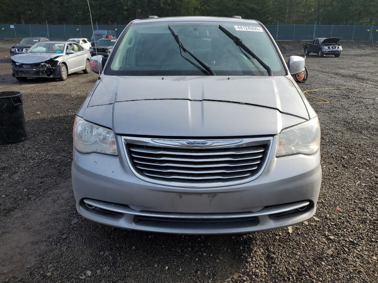 2015 Chrysler Town & Country - Image 5