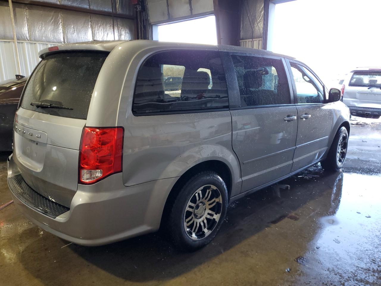 2015 Dodge Caravan - Image 3