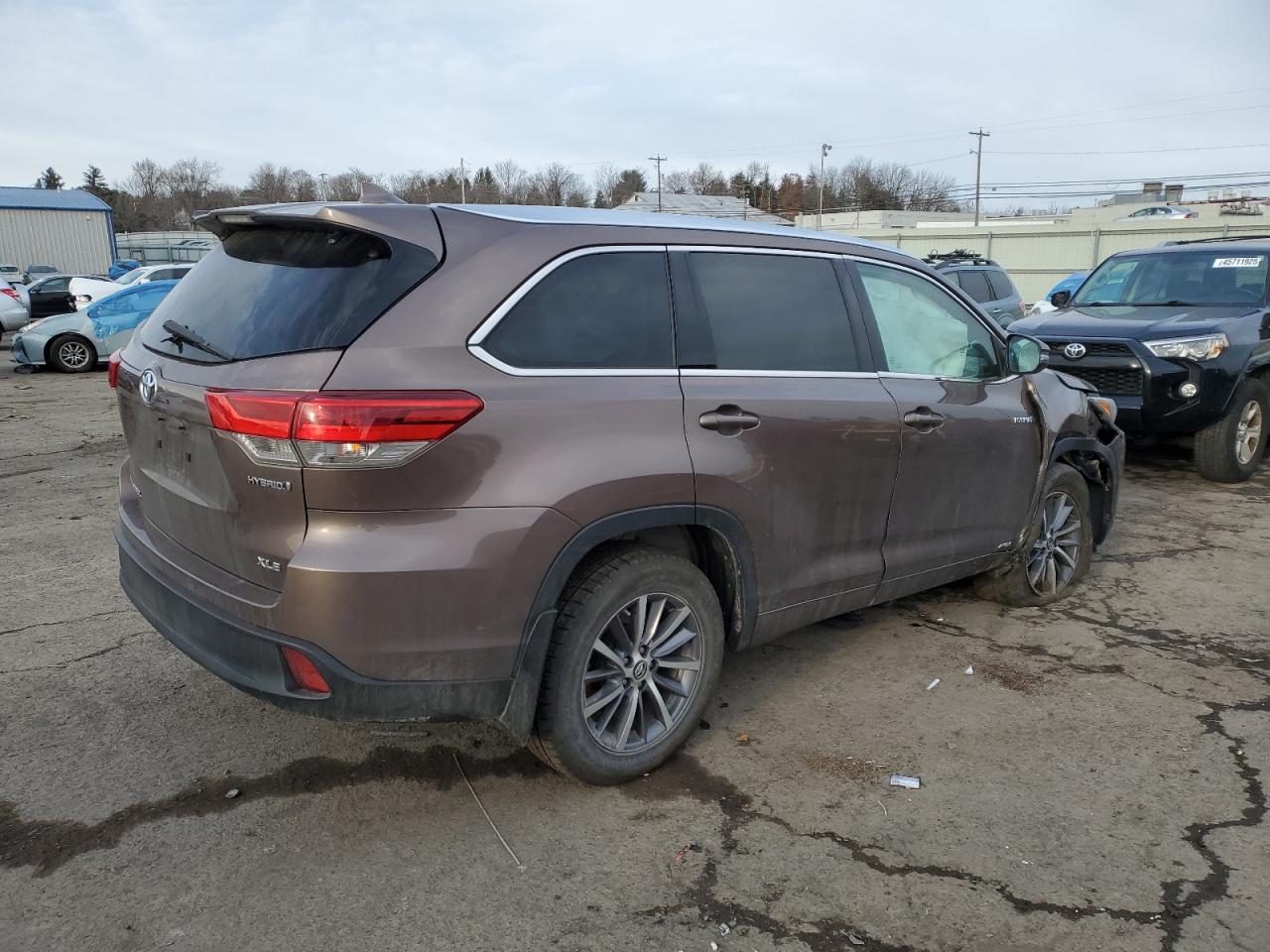 5TDJGRFH2HS023094 TOYOTA HIGHLANDER 2017