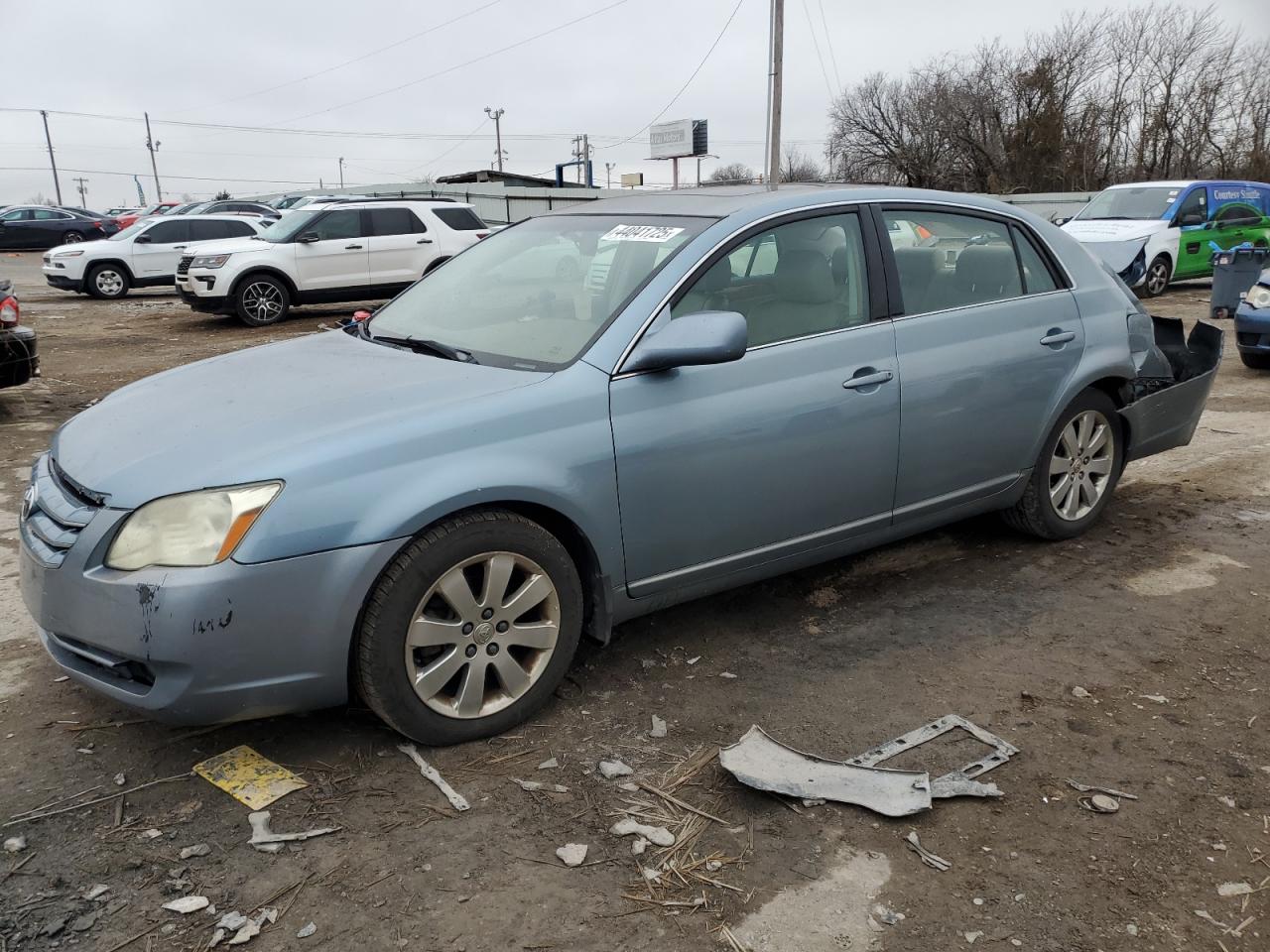 2005 Toyota Avalon - Image 1