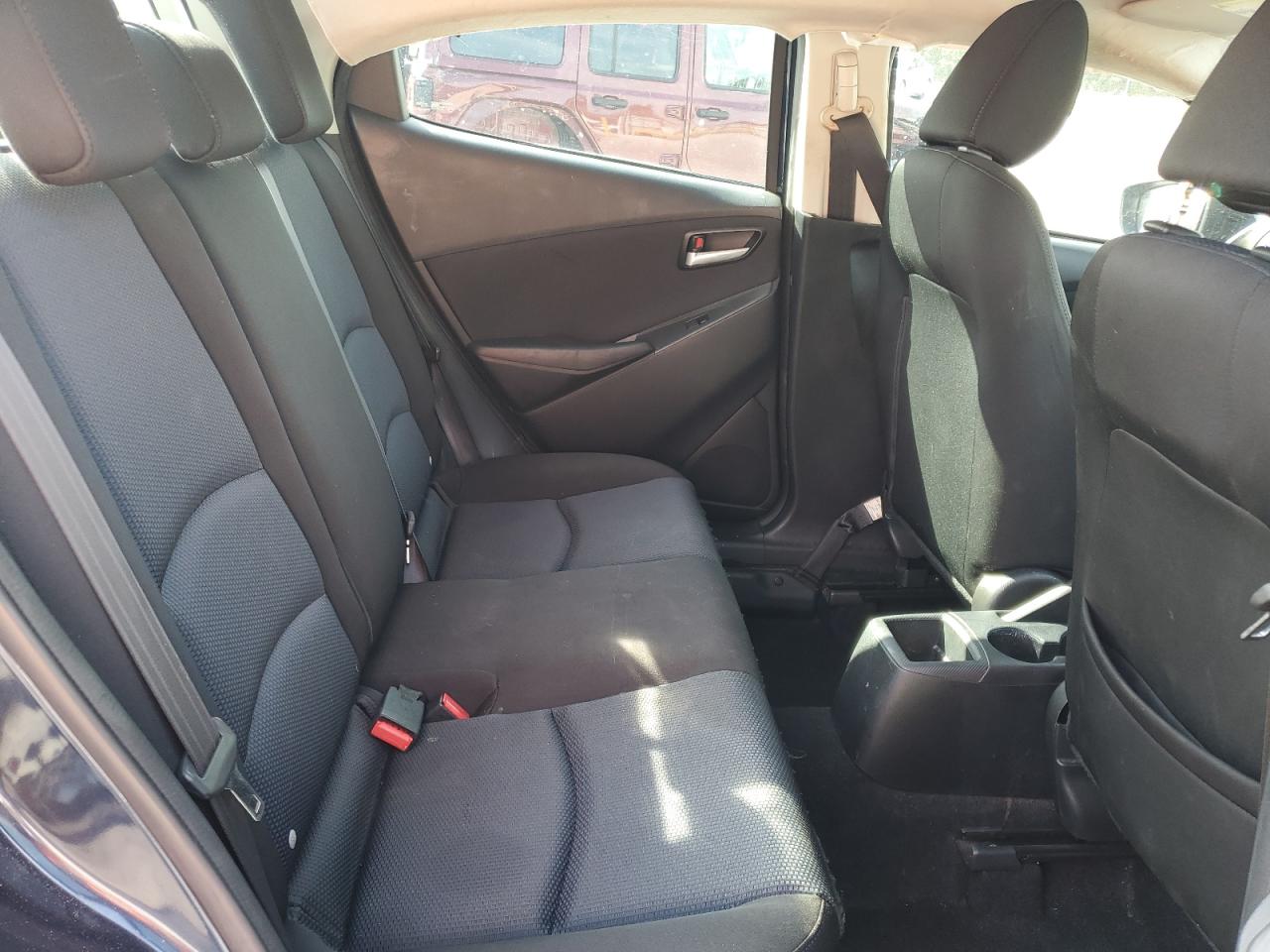 2017 Toyota Yaris - Image 10