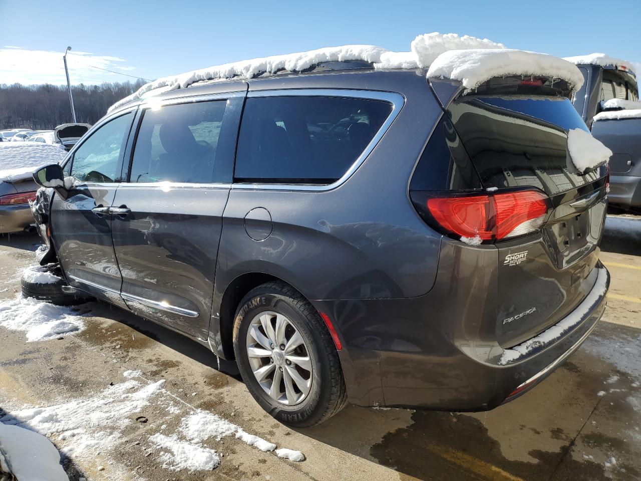 2017 Chrysler Pacifica - Image 2