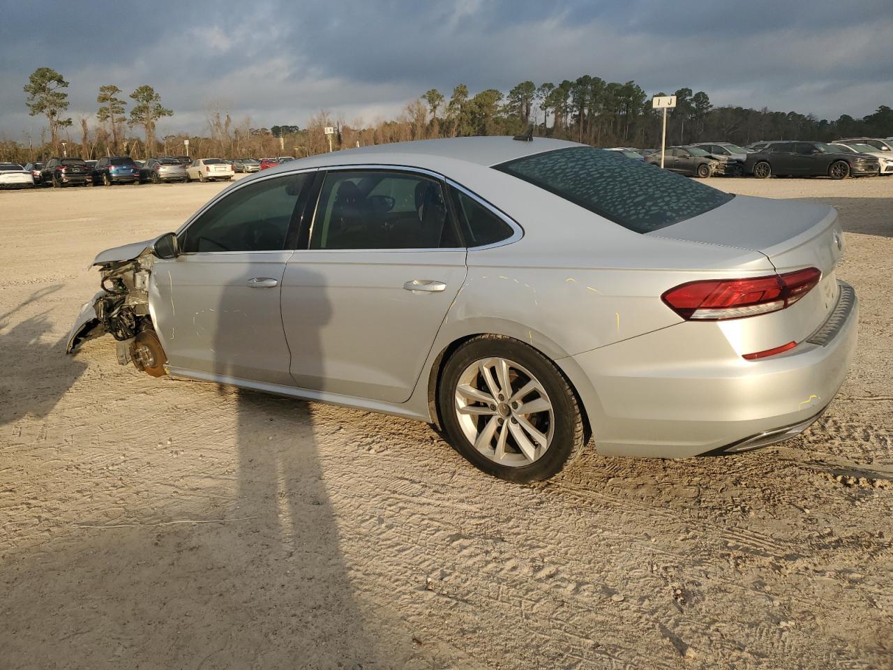 2020 Volkswagen Passat - Image 2
