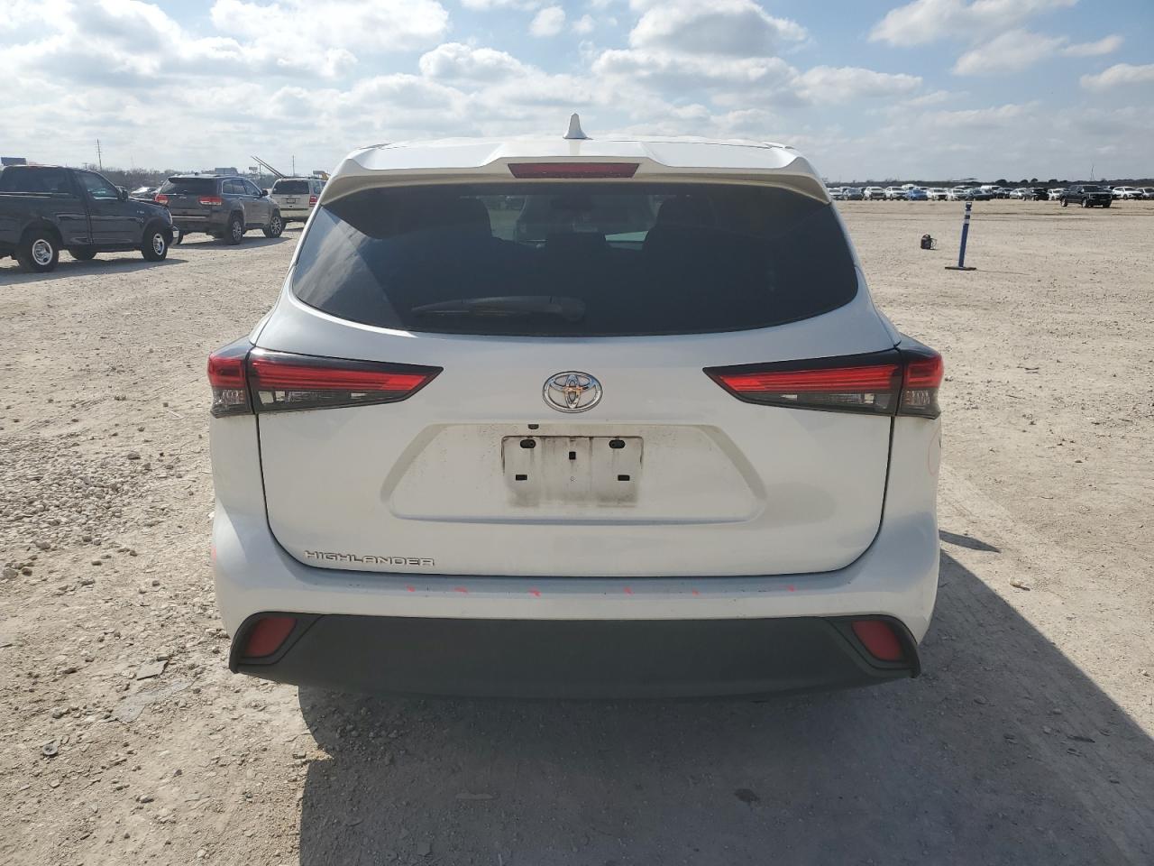 2020 Toyota Highlander - Image 6