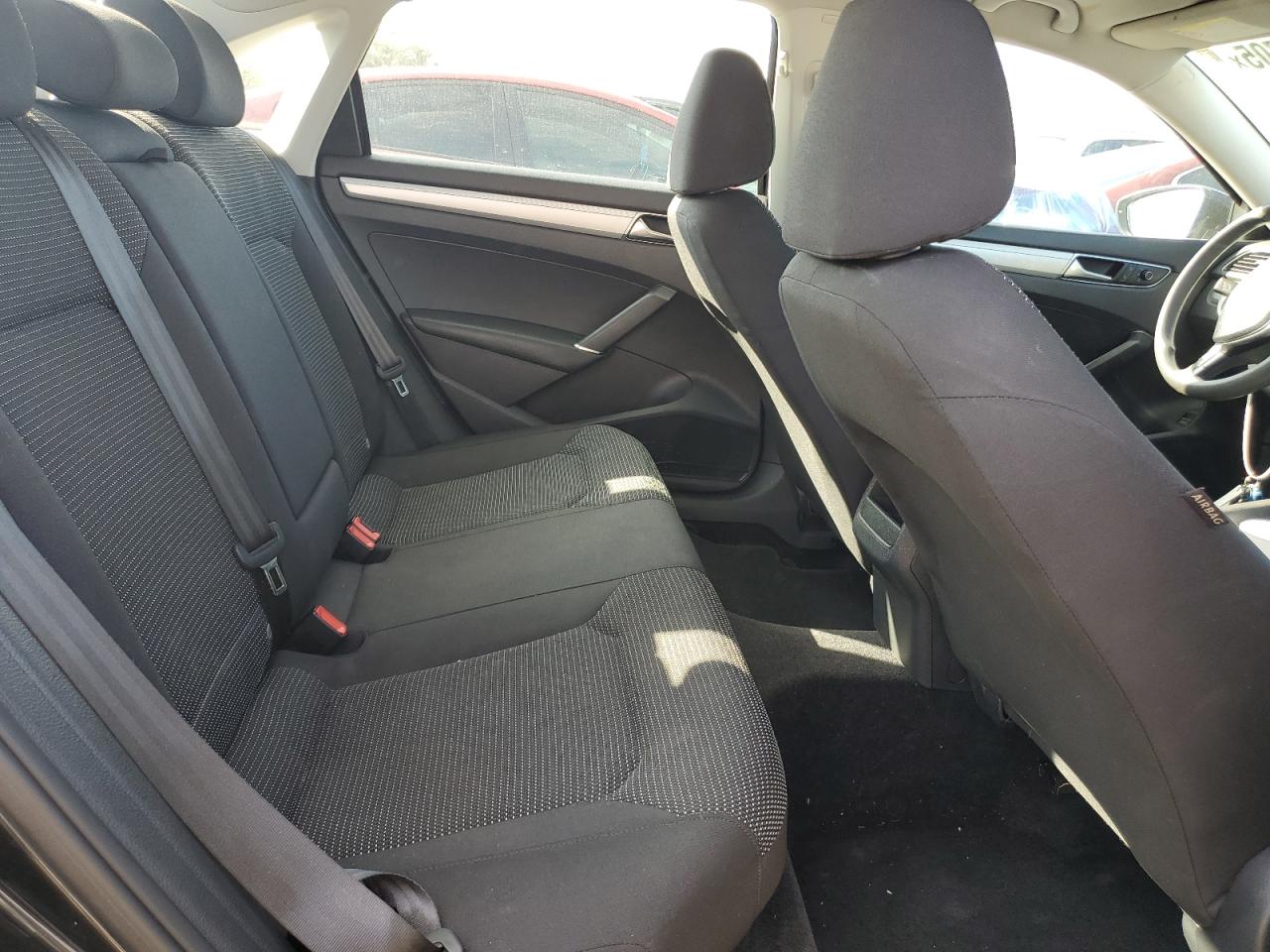 2017 Volkswagen Passat - Image 10