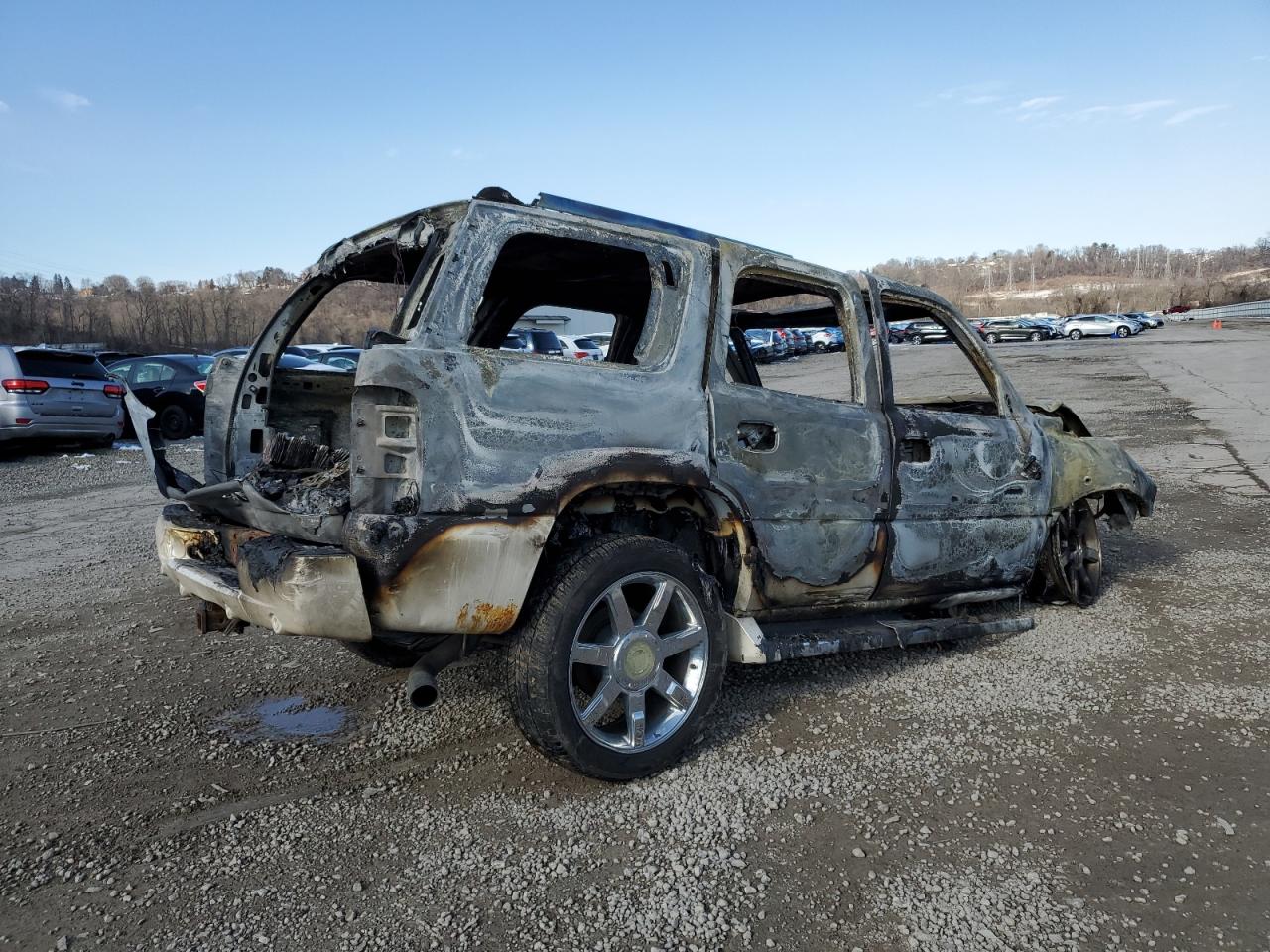 2005 Cadillac Escalade - Image 3