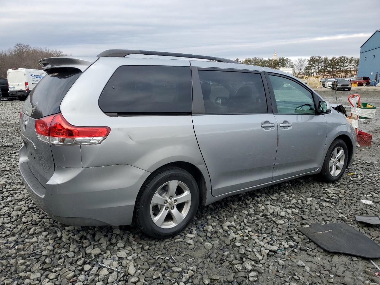 2011 Toyota Sienna - Image 3