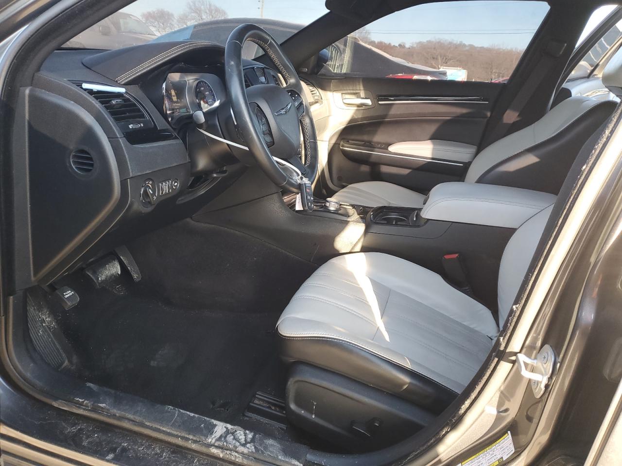 2018 Chrysler 300 - Image 7