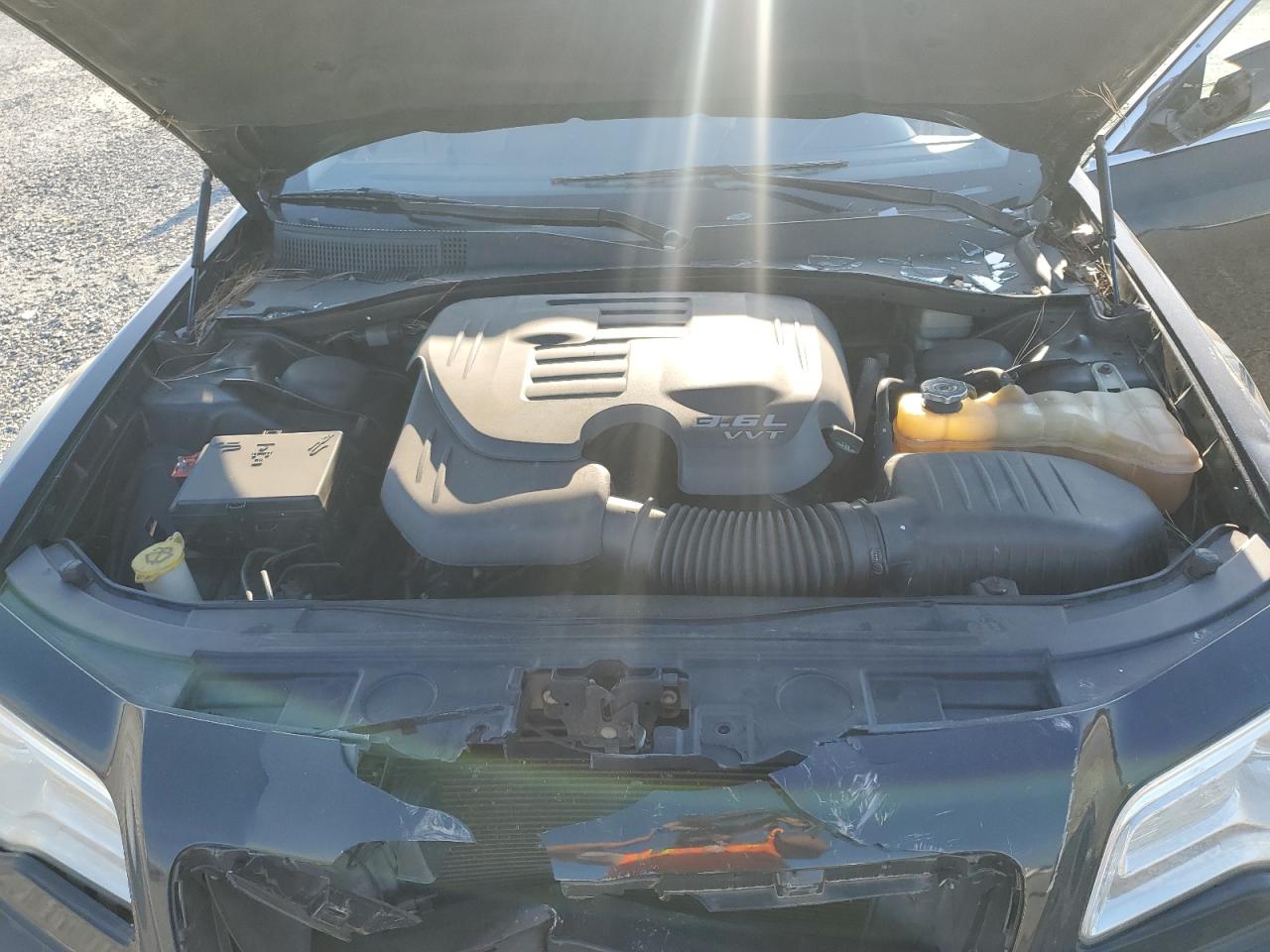 2014 Chrysler 300 - Image 11
