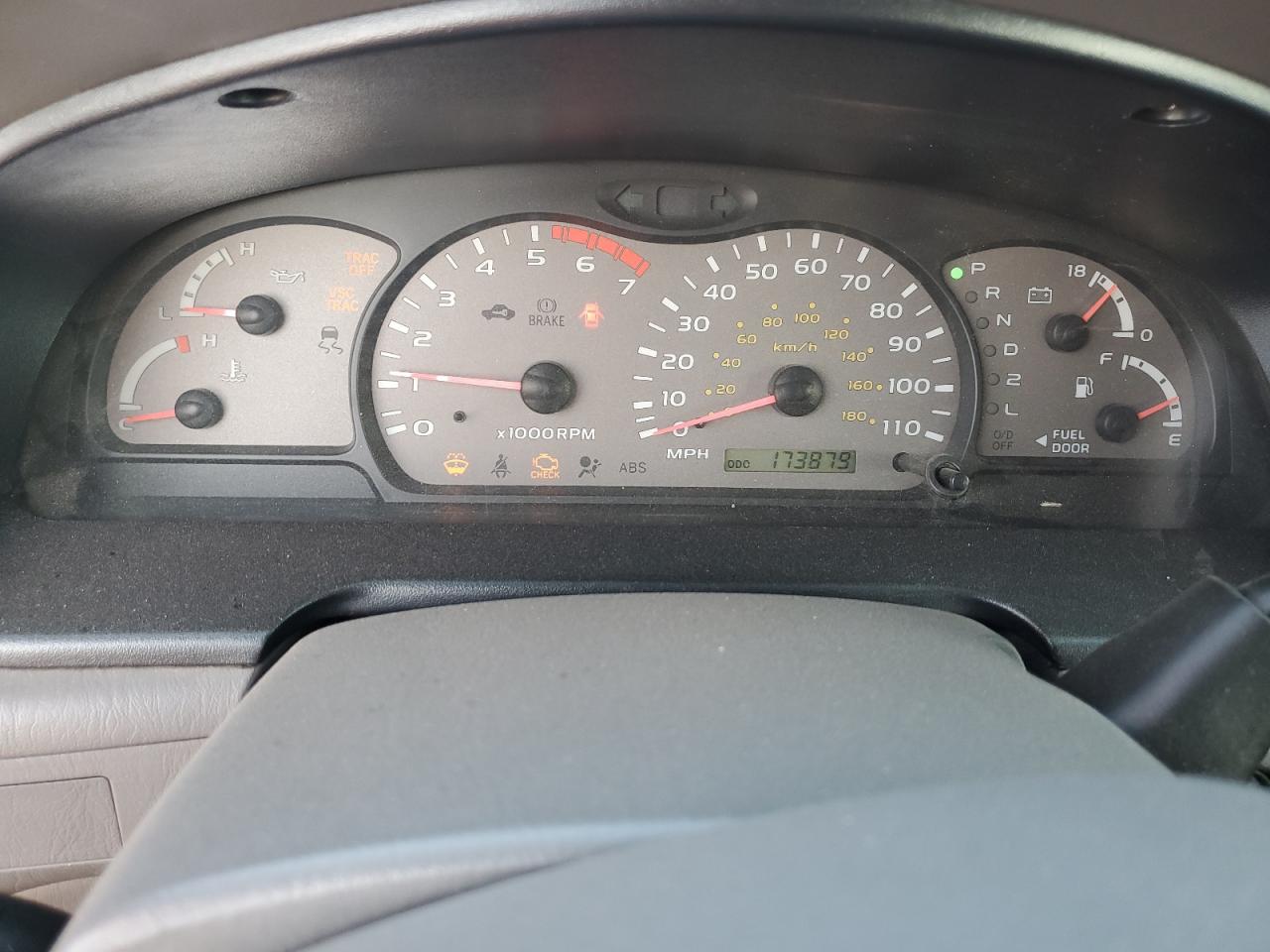 2003 Toyota Sequoia - Image 9