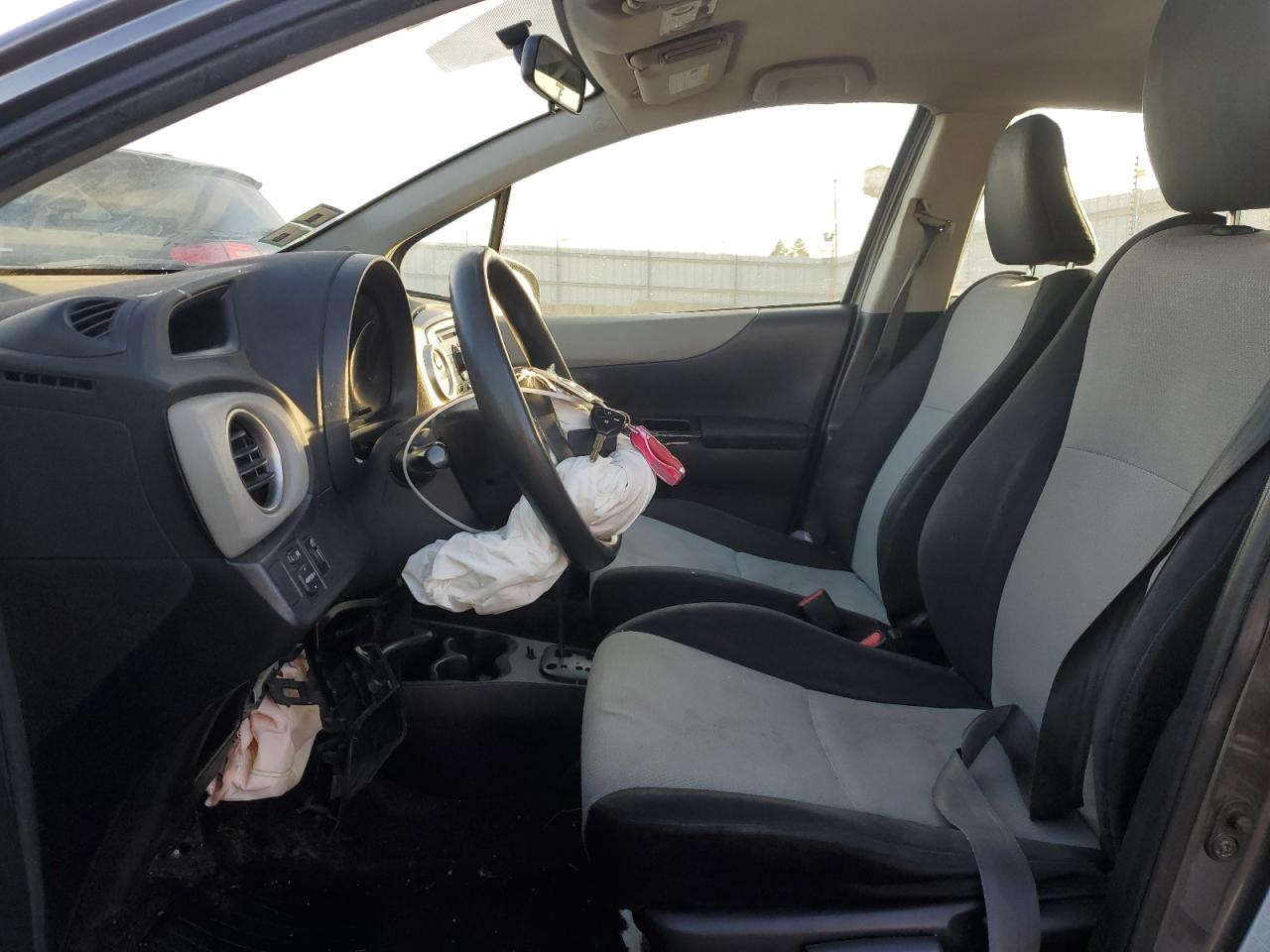 2013 Toyota Yaris - Image 7