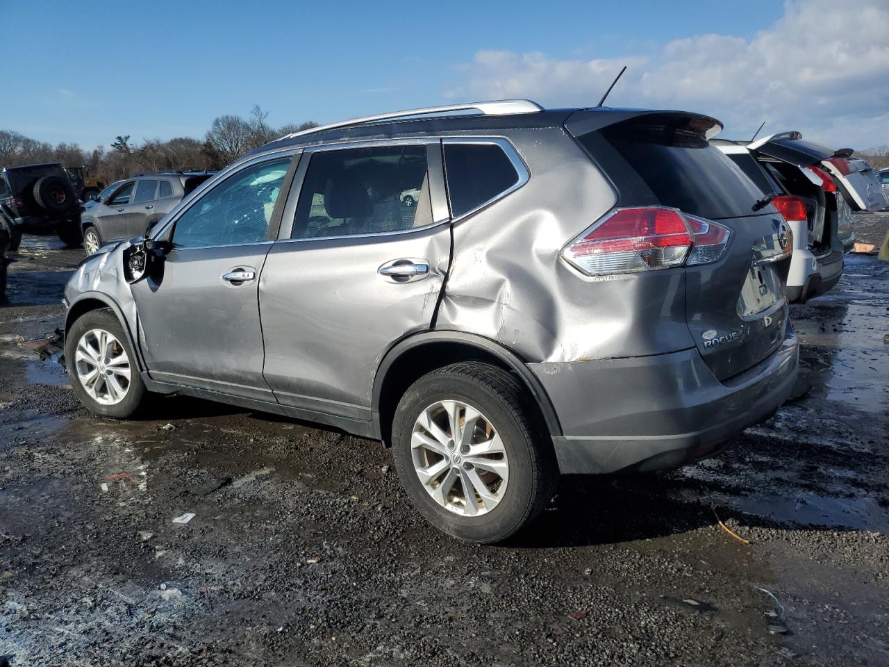 2016 Nissan Rogue - Image 2