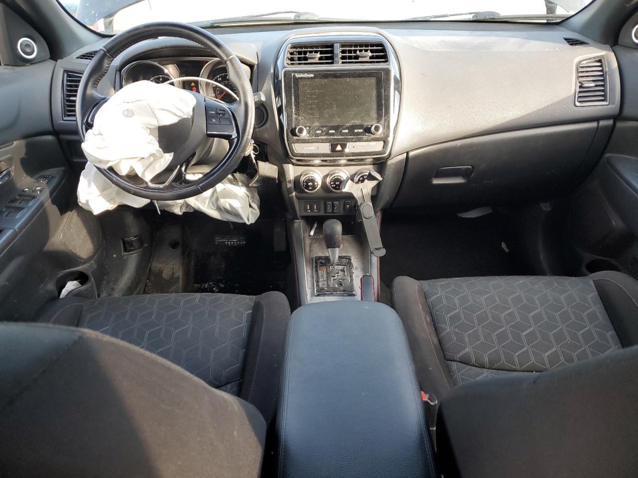 JA4AP3AU7LU031109 MITSUBISHI OUTLANDER 2020