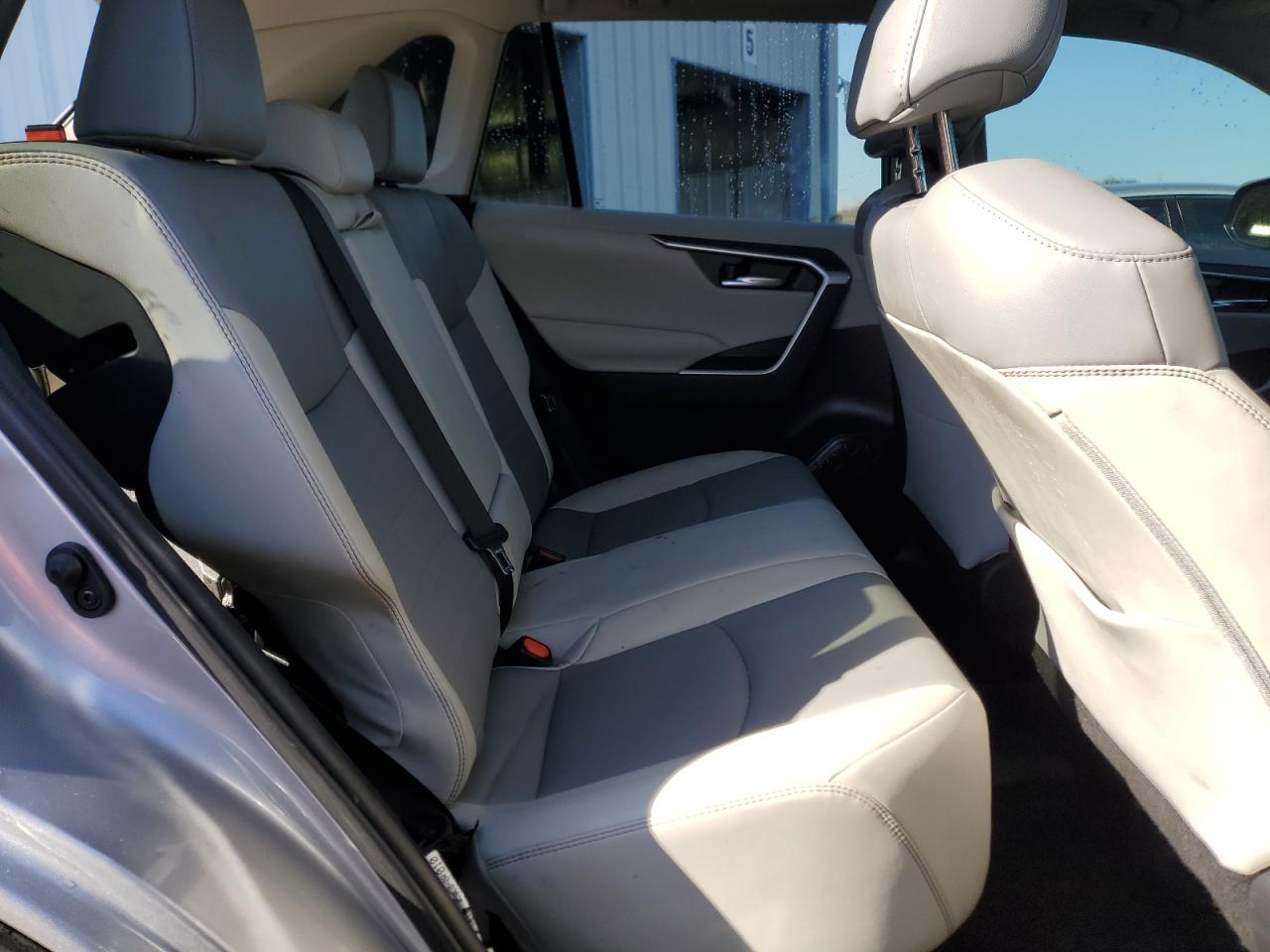 2020 Toyota RAV 4 - Image 11