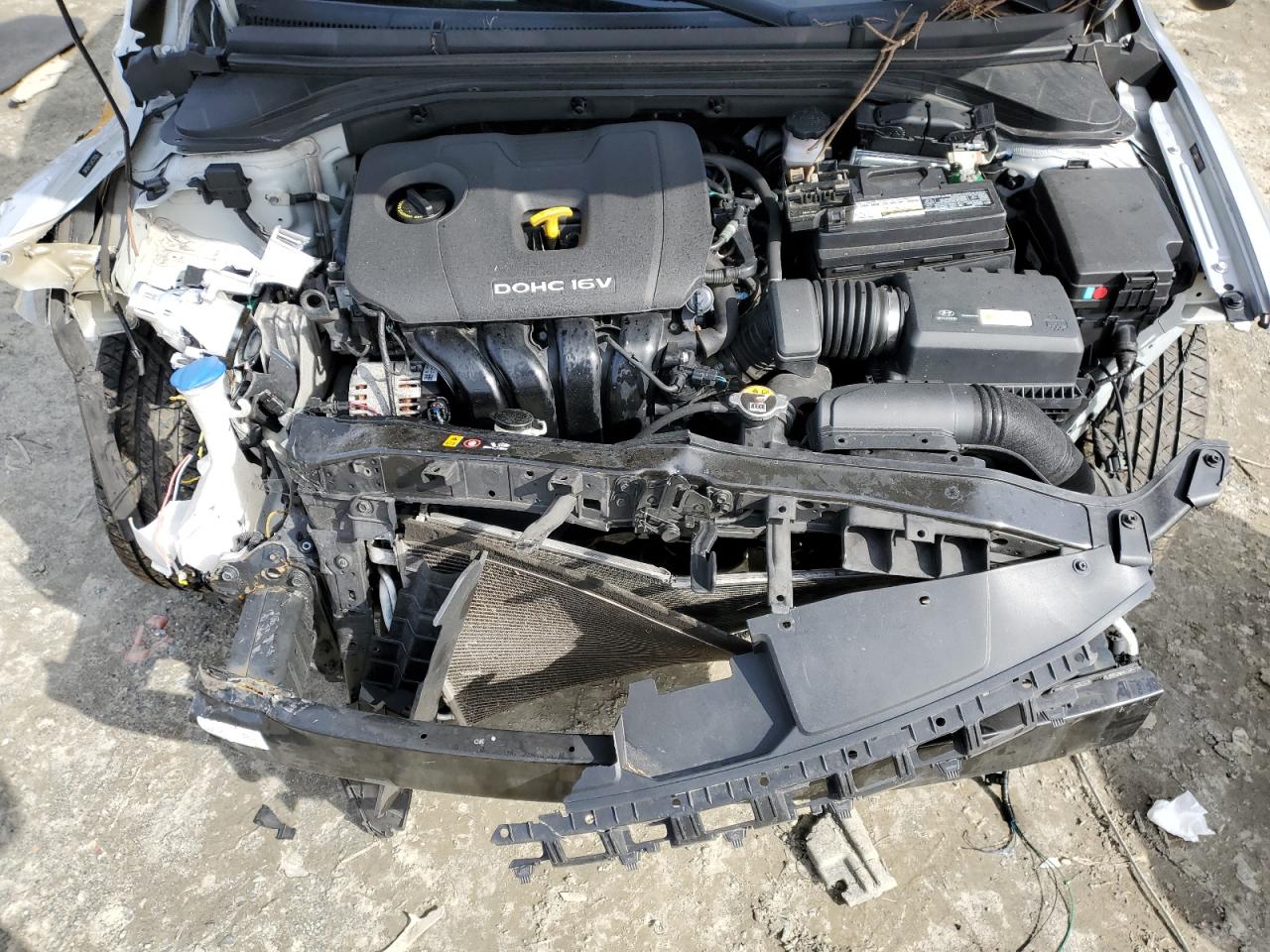 2018 Hyundai Elantra - Image 12
