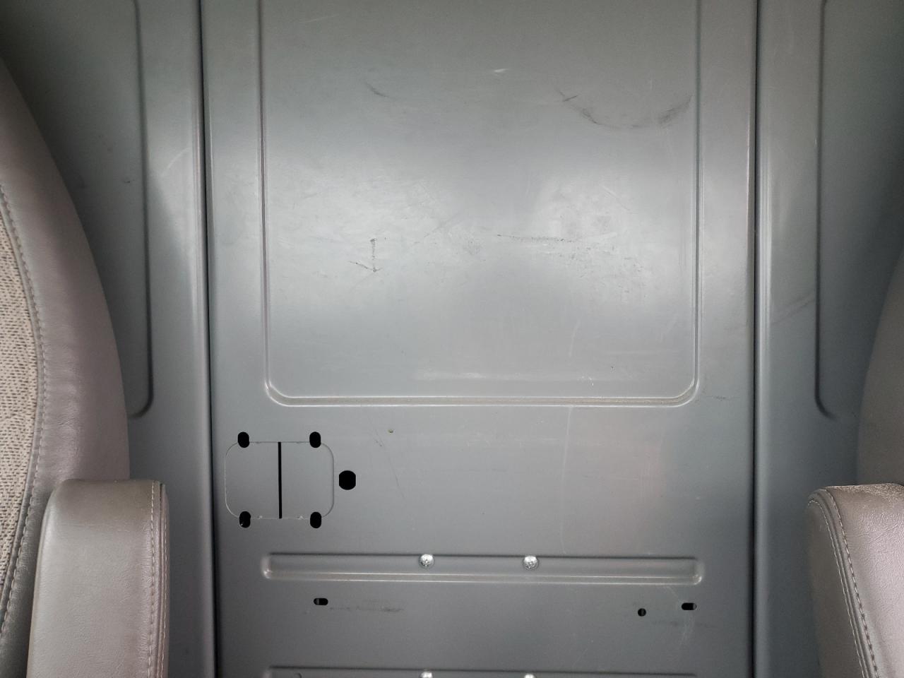 2014 Chevrolet Express - Image 10
