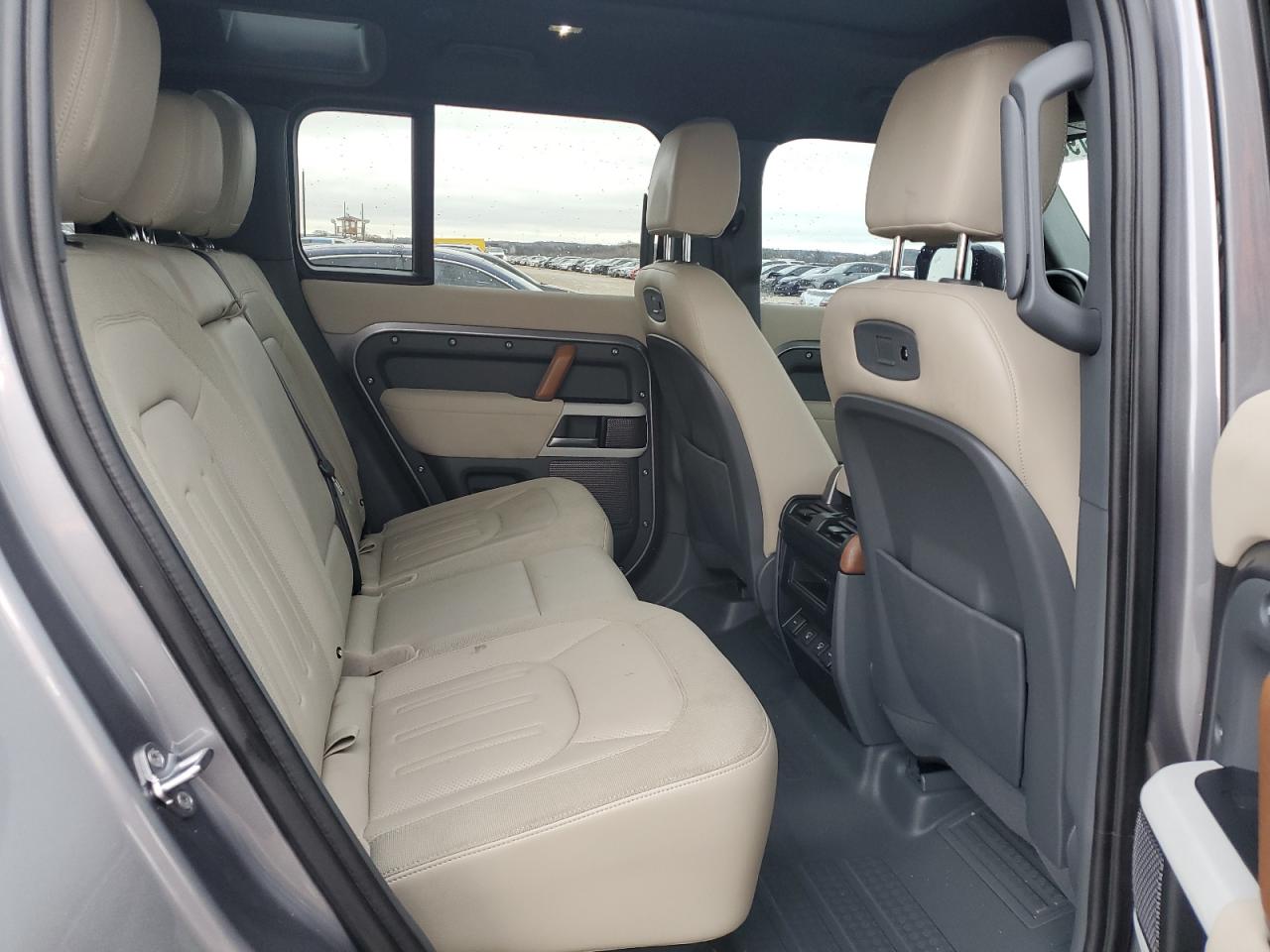 2021 Land Rover Defender - Image 11