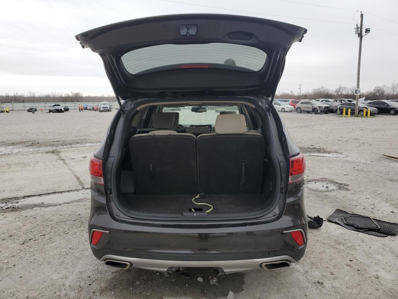 2017 Hyundai Santa Fe - Image 6