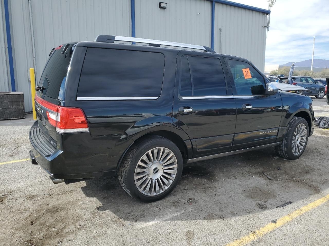 2015 Lincoln Navigator - Image 3