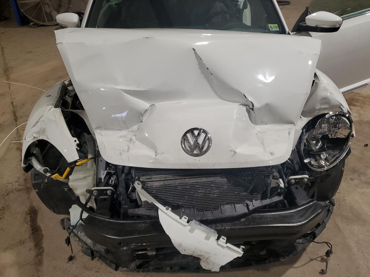 2016 Volkswagen Beetle - Image 11