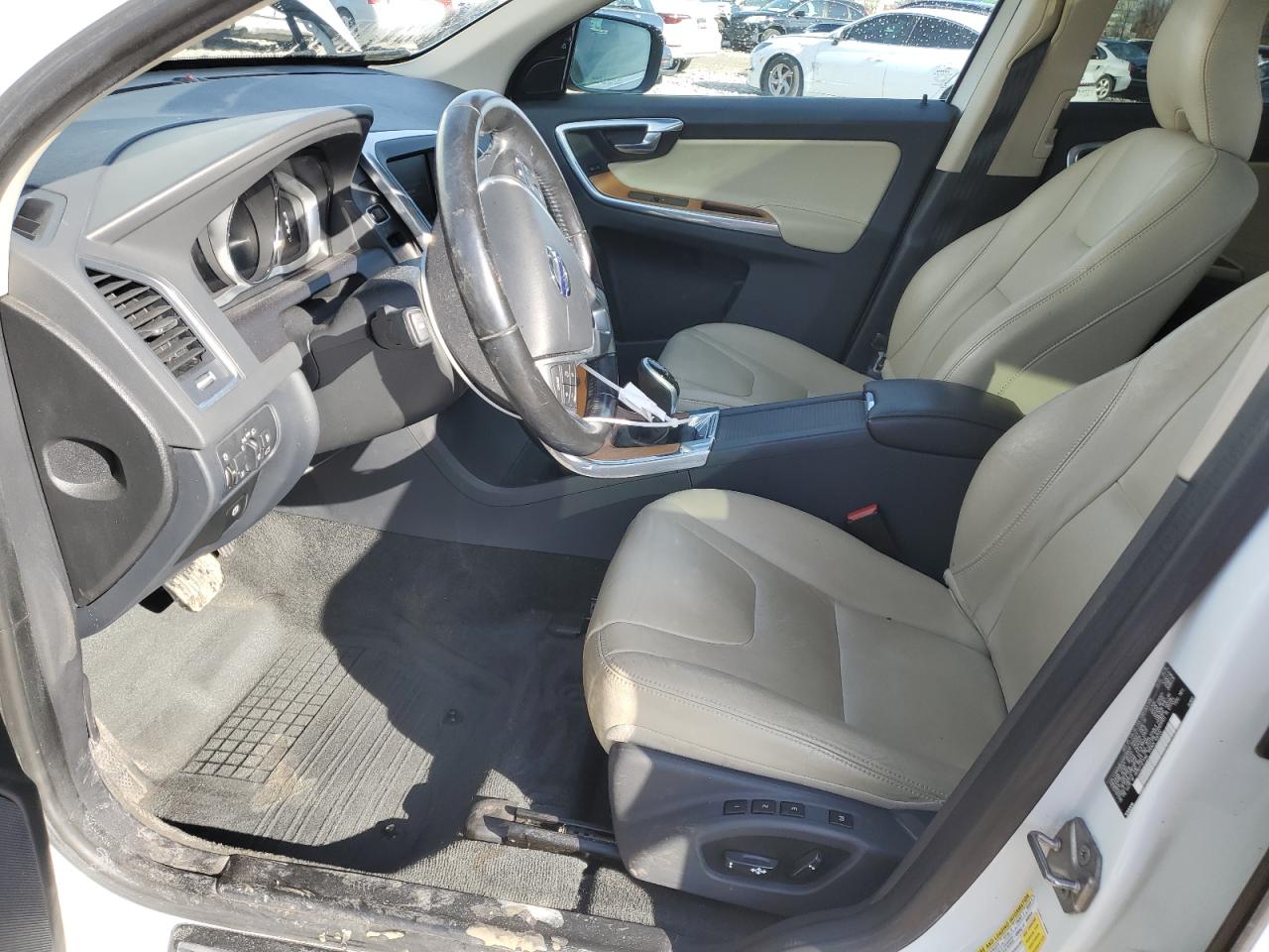 2017 Volvo XC60 - Image 7