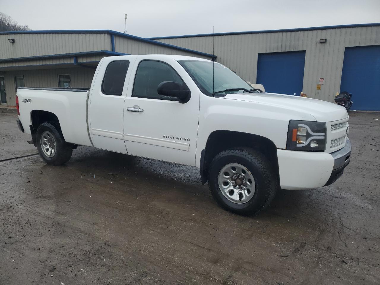 2011 Chevrolet Silverado - Image 4