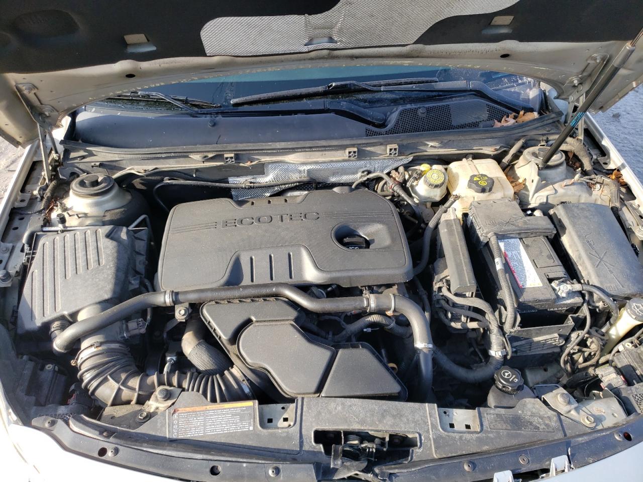 2011 Buick Regal - Image 11
