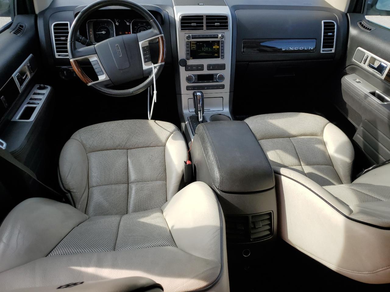 2010 Lincoln MKX - Image 8