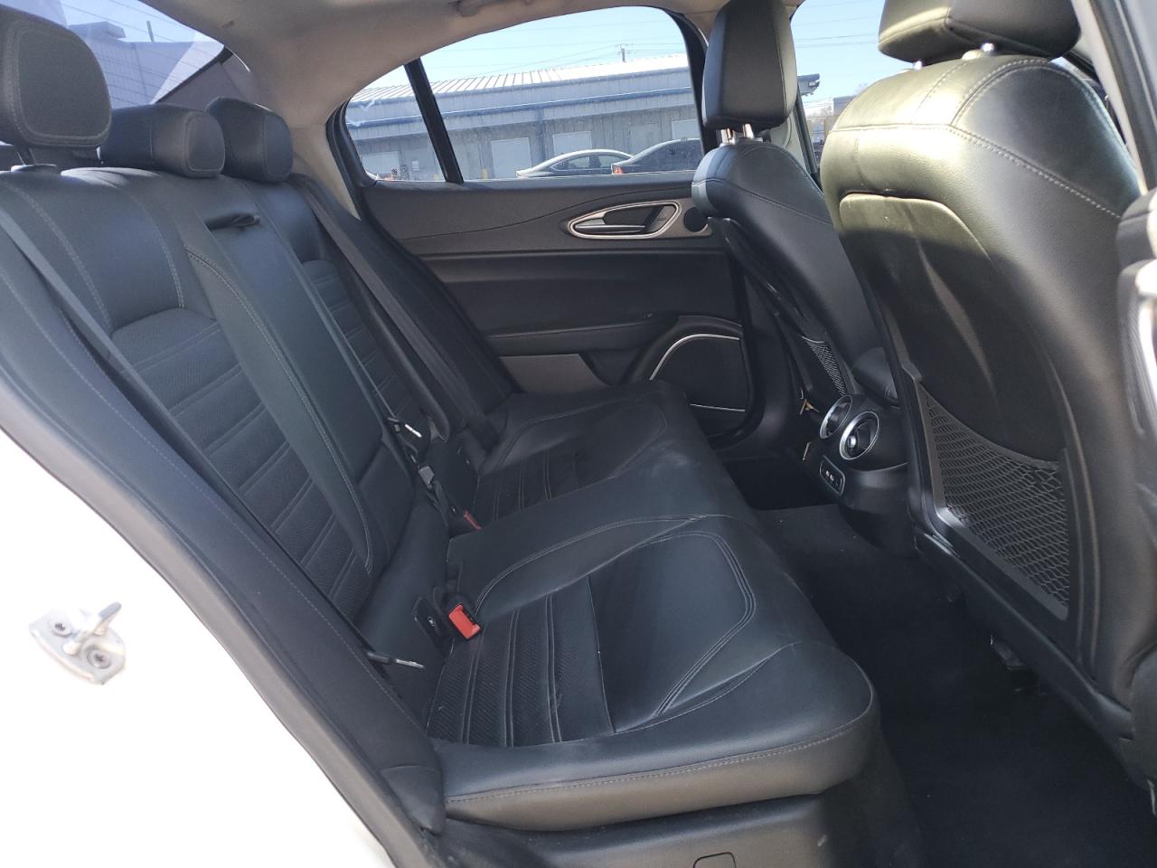 2019 Alfa Romeo Giulia - Image 10