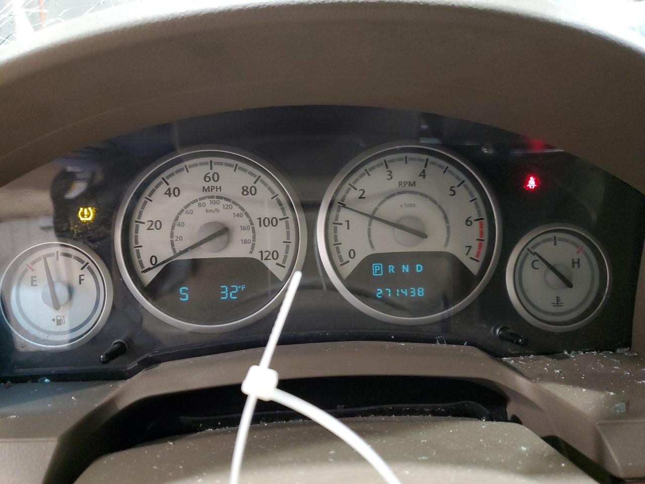 2010 Chrysler Town & Country - Image 9