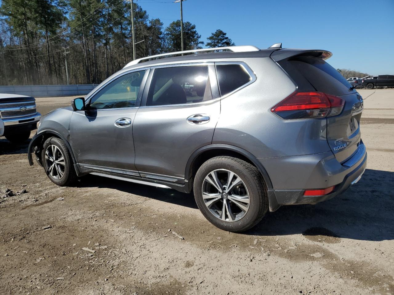 2017 Nissan Rogue - Image 2