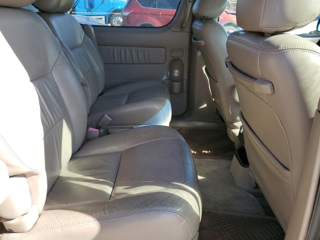 2002 Toyota Sienna - Image 10