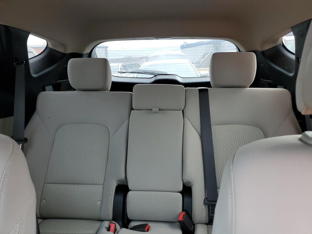 2017 Hyundai Santa Fe - Image 10