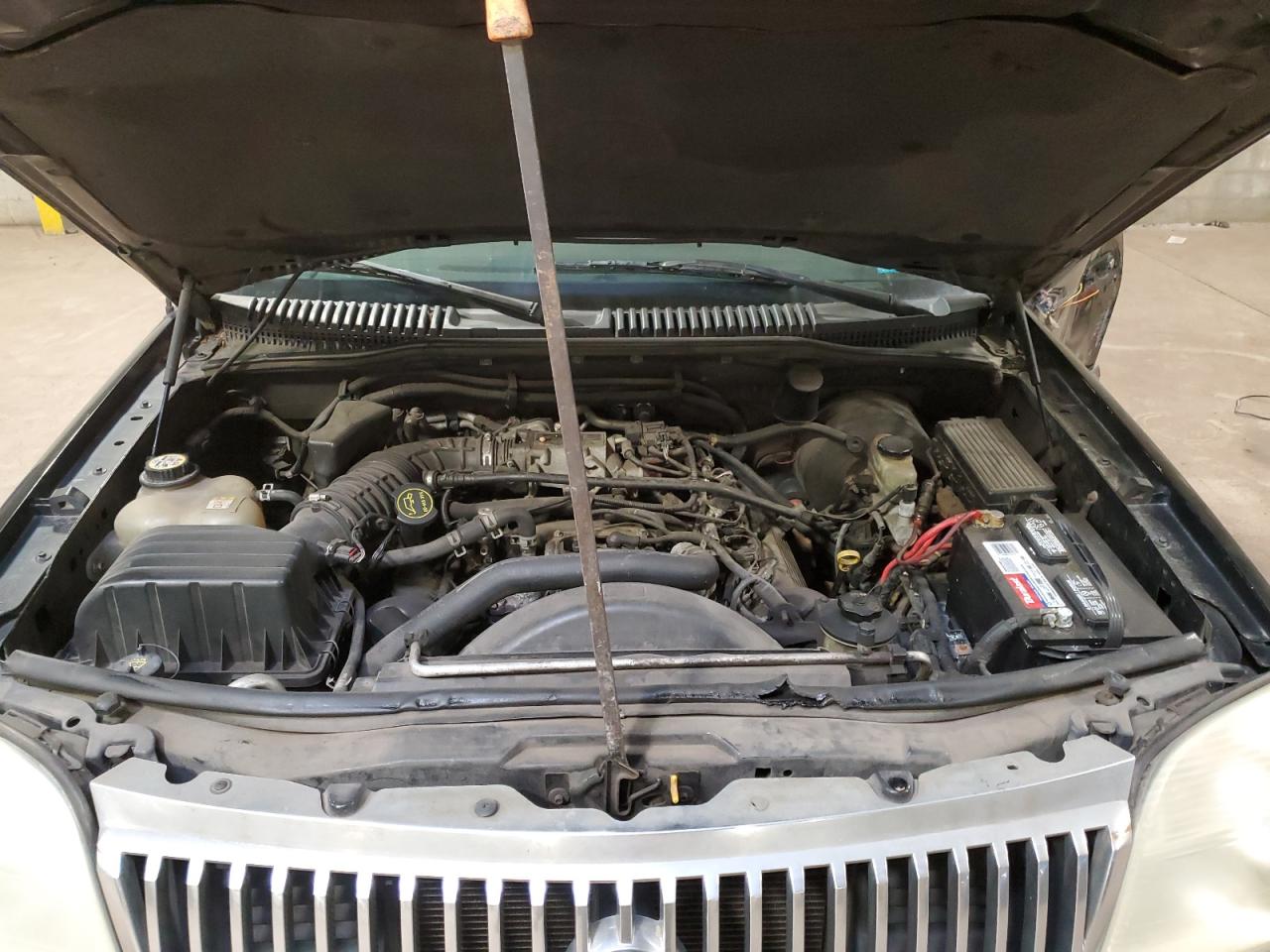2004 Mercury Mountaineer - Image 12