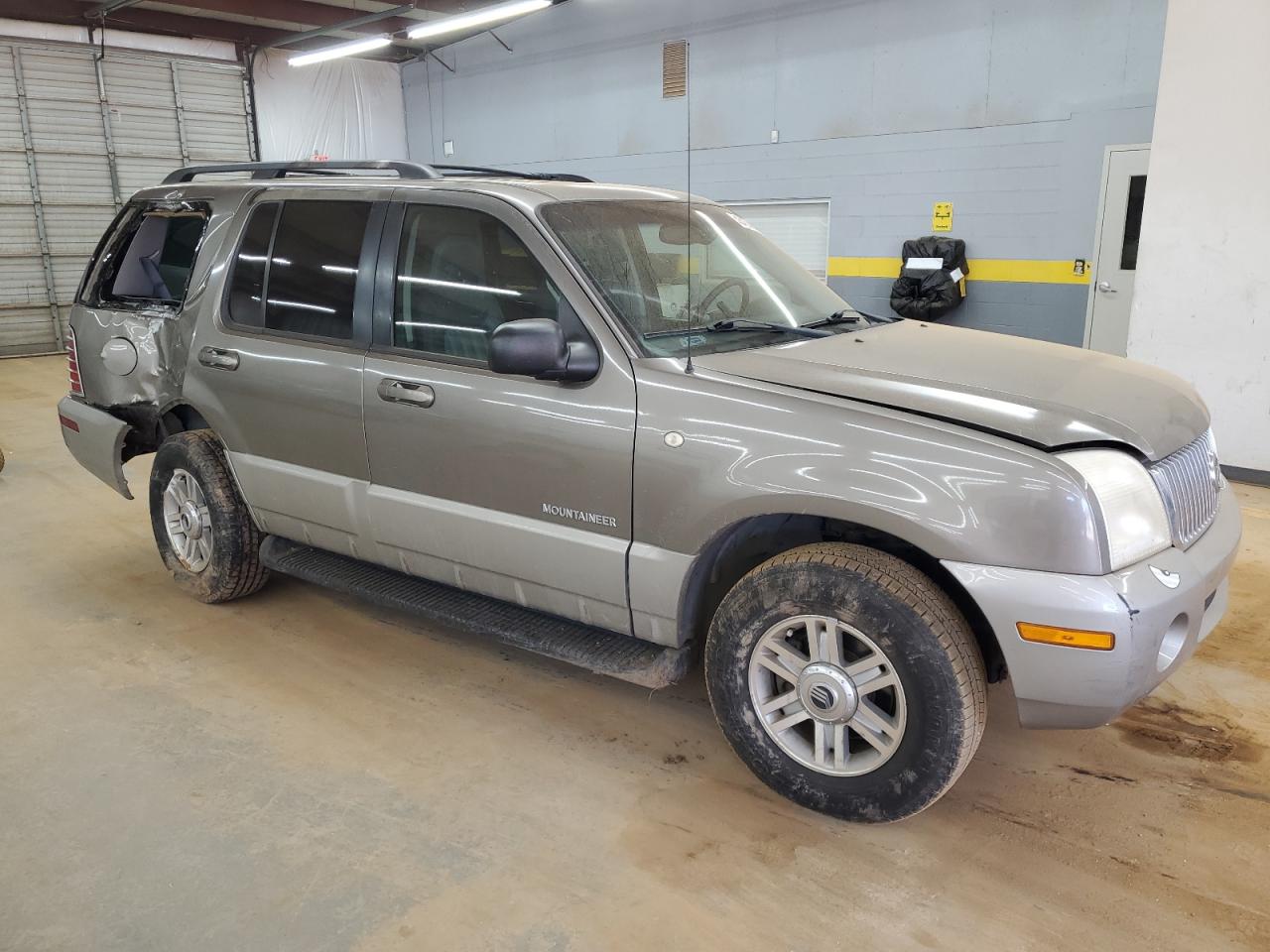 2002 Mercury Mountaineer - Image 4