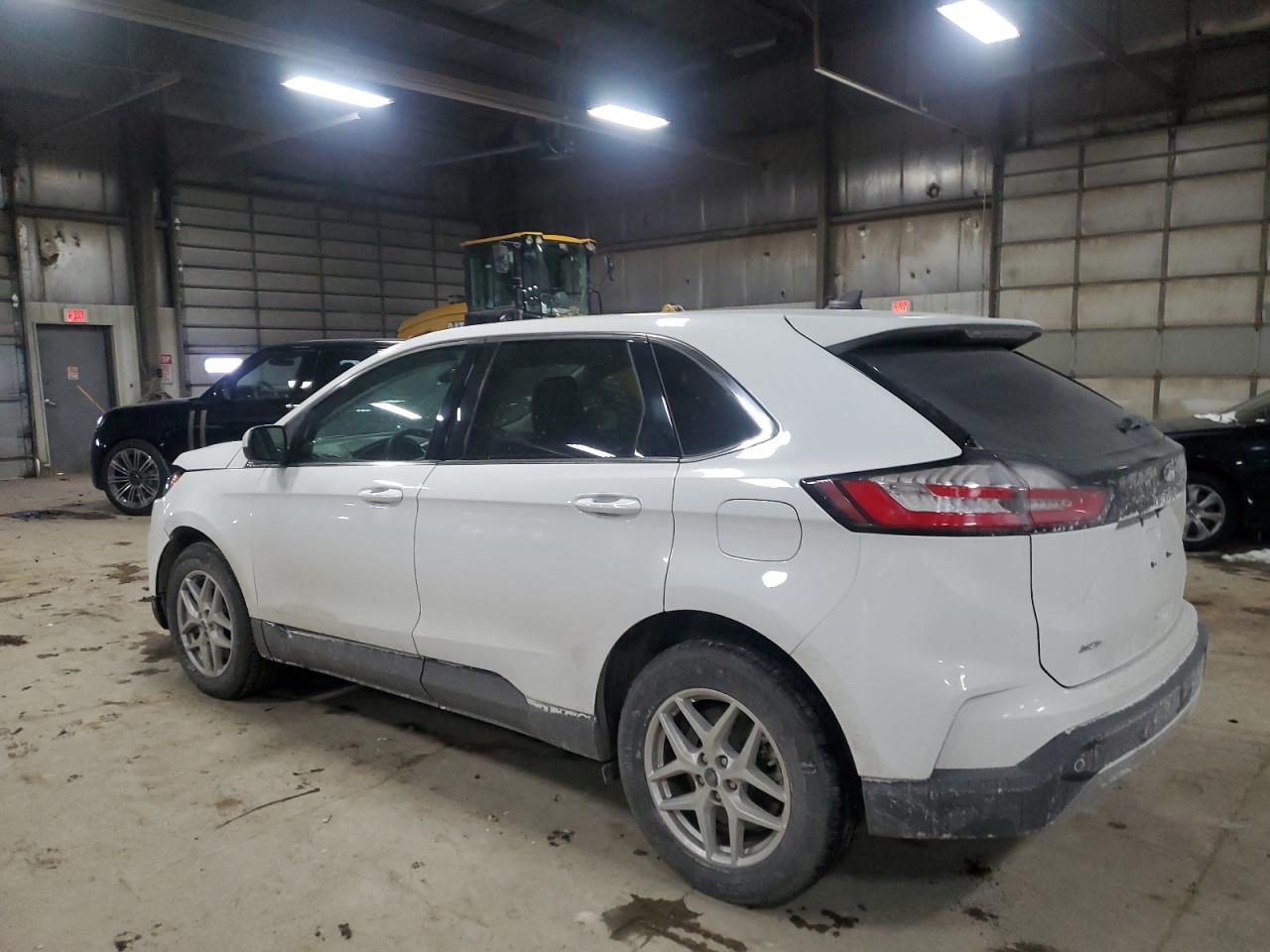 2023 Ford Edge - Image 2