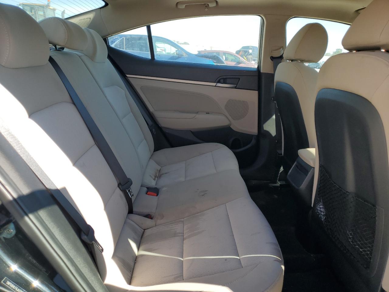 2018 Hyundai Elantra - Image 11