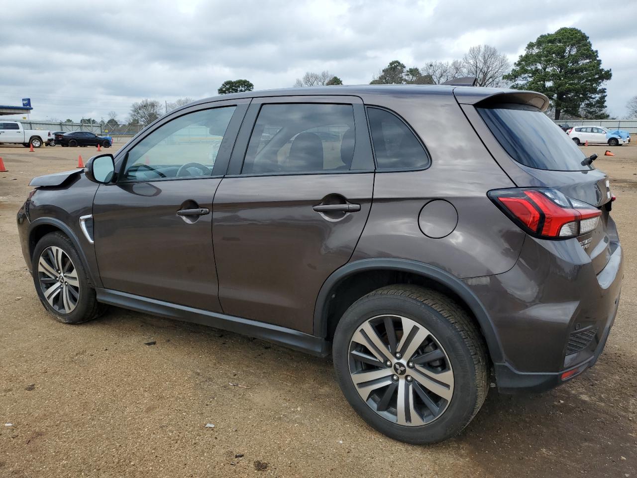 2020 Mitsubishi Outlander - Image 2