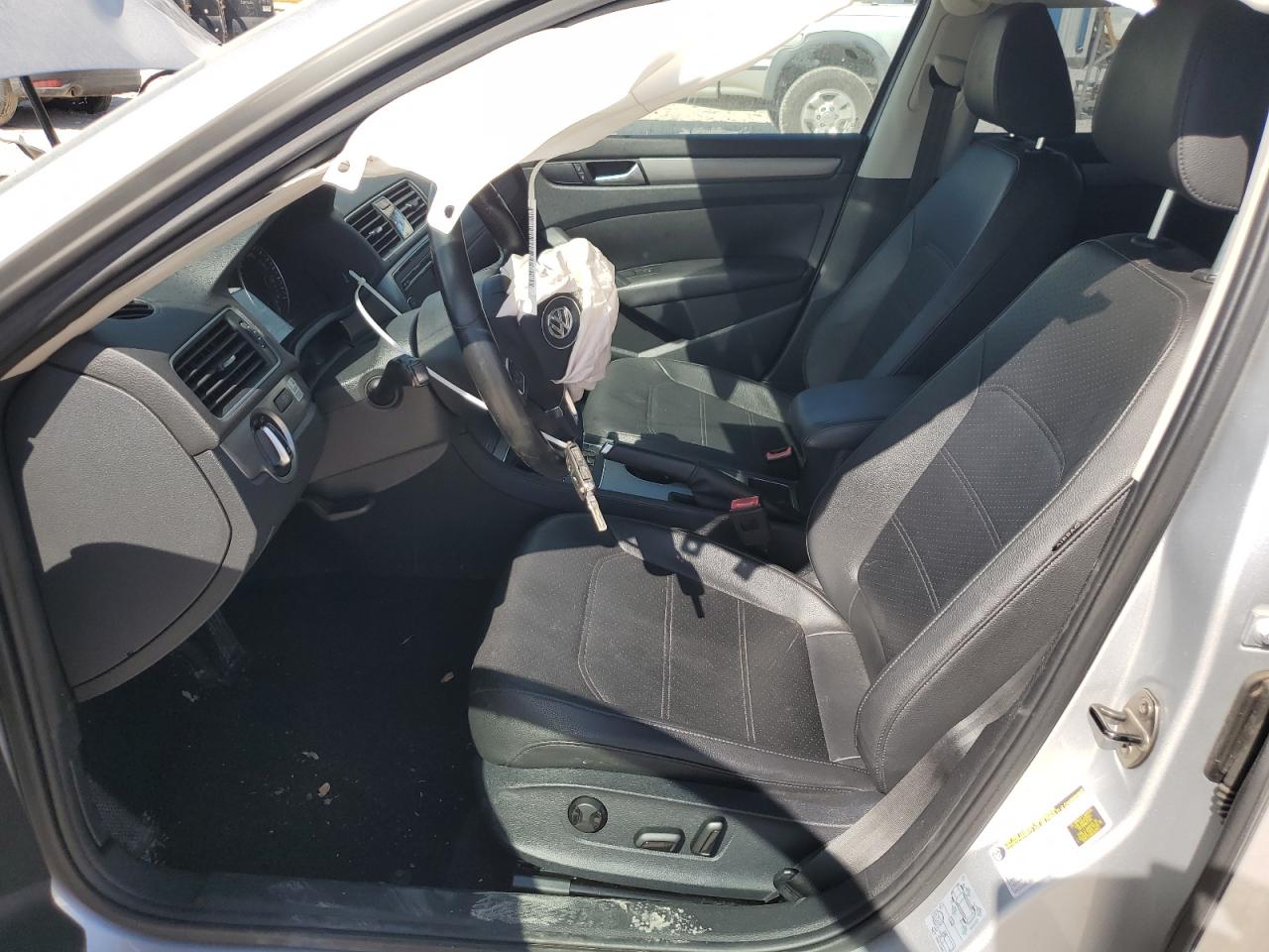 2014 Volkswagen Passat - Image 7