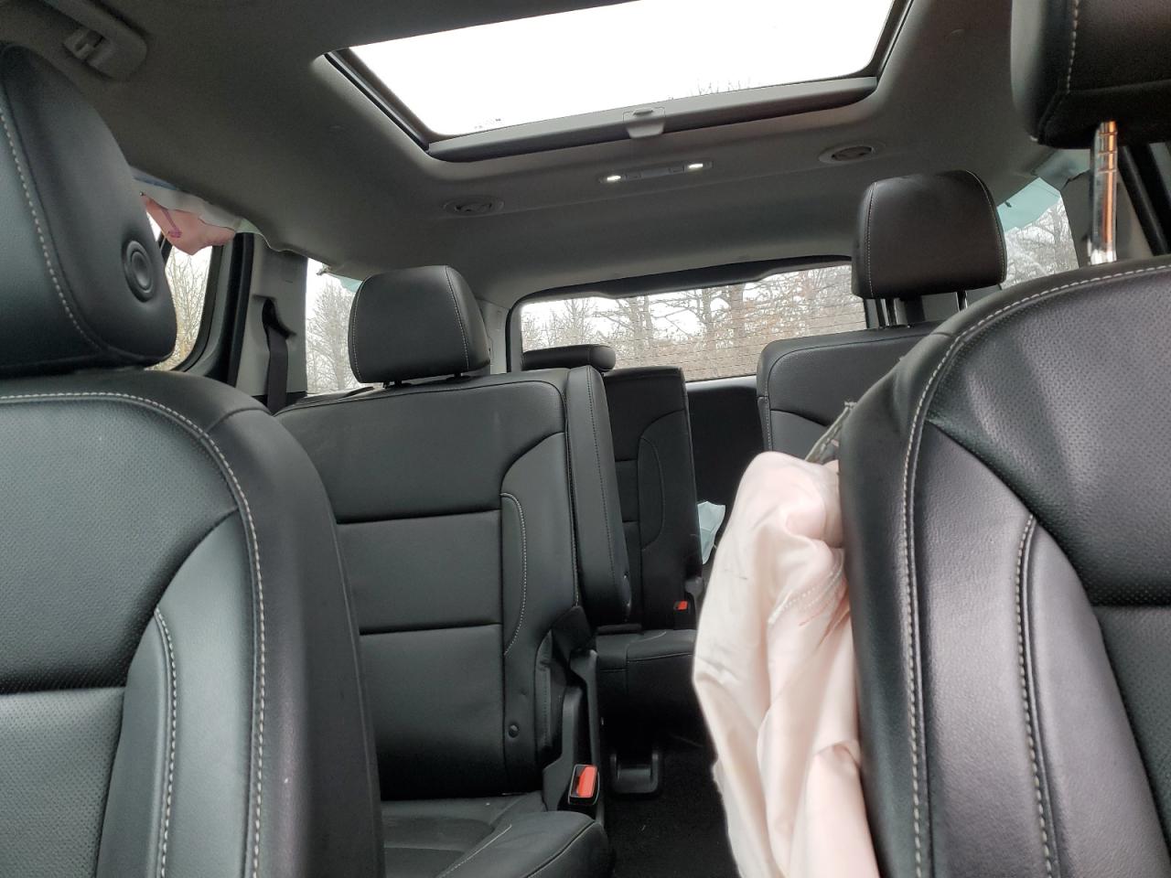 2022 GMC Acadia - Image 10